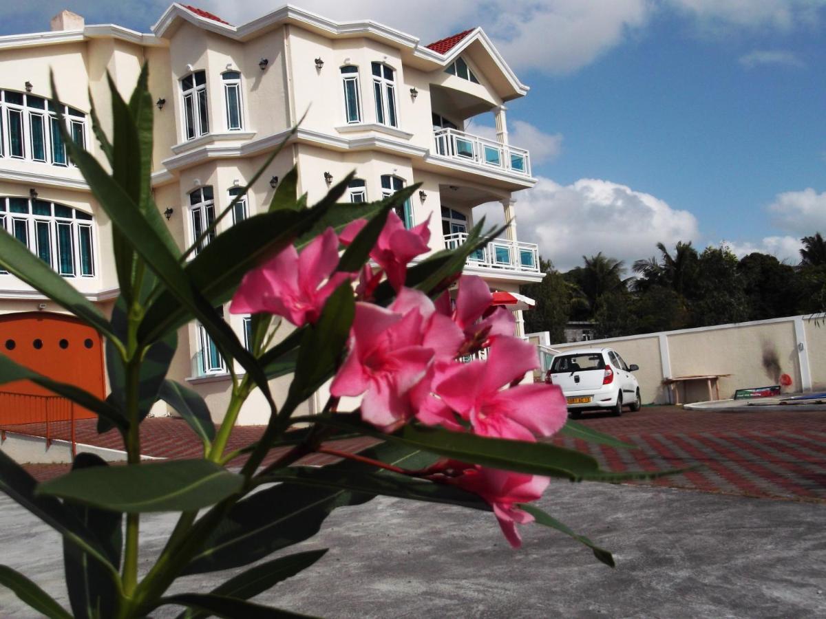 Luxor Residence Guesthouse Belle Mare Esterno foto
