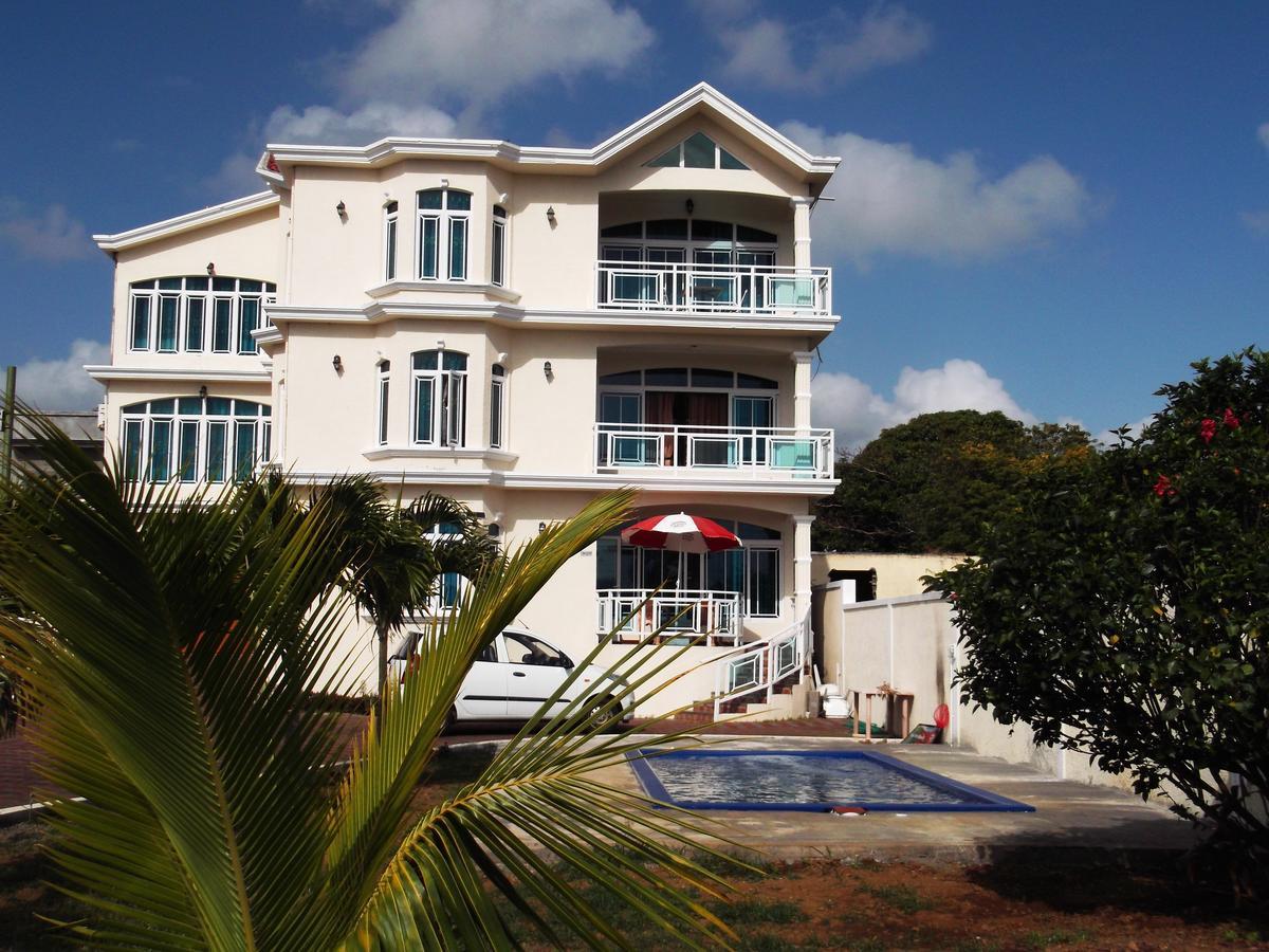 Luxor Residence Guesthouse Belle Mare Esterno foto